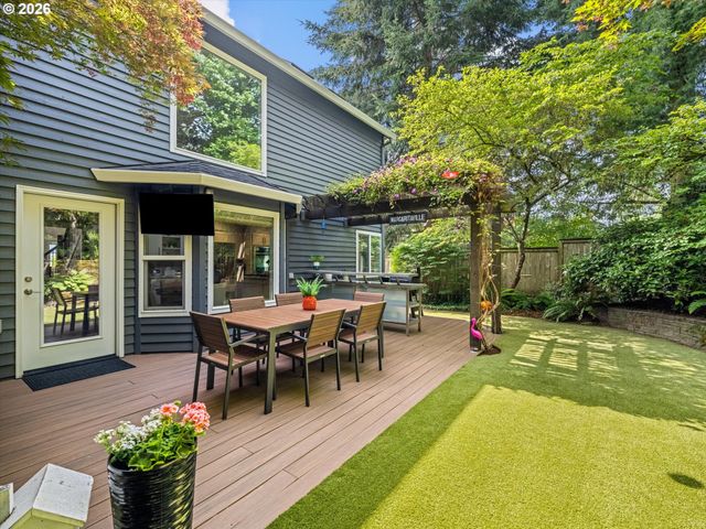 17985 SAINT CLAIR Dr, Lake Oswego, OR 97034