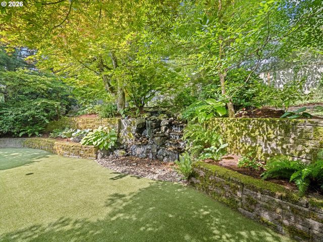 17985 SAINT CLAIR Dr, Lake Oswego, OR 97034