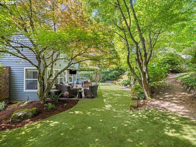 17985 SAINT CLAIR Dr, Lake Oswego, OR 97034
