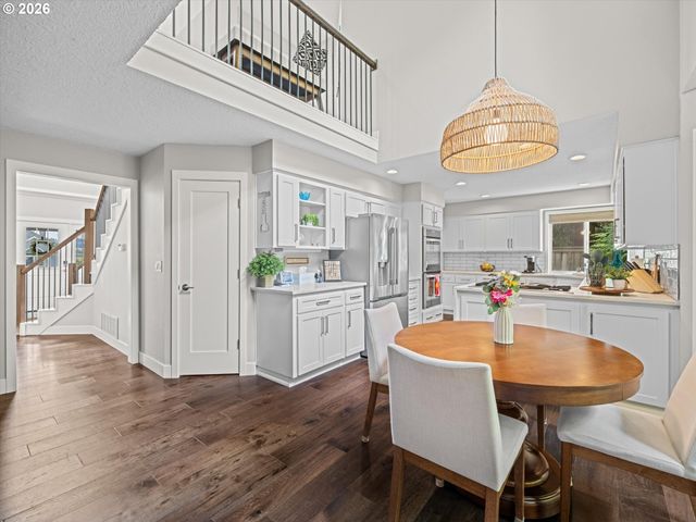 17985 SAINT CLAIR Dr, Lake Oswego, OR 97034