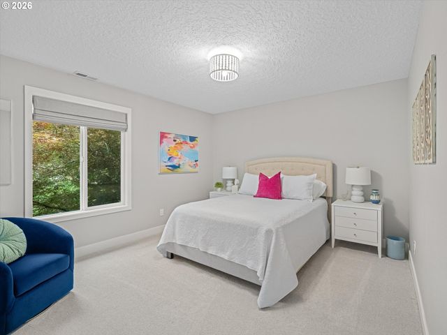 17985 SAINT CLAIR Dr, Lake Oswego, OR 97034