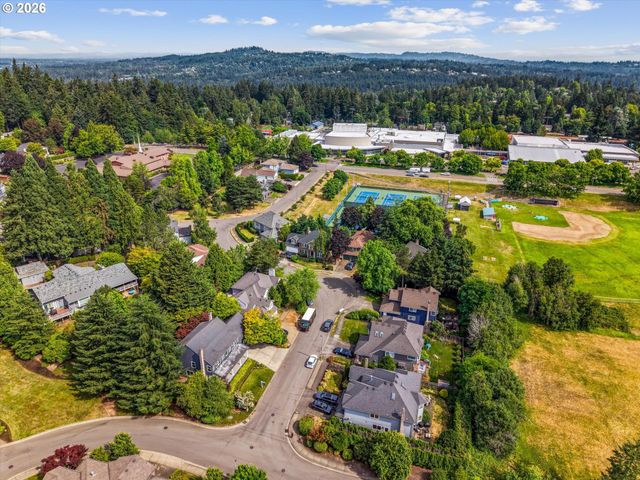 17985 SAINT CLAIR Dr, Lake Oswego, OR 97034