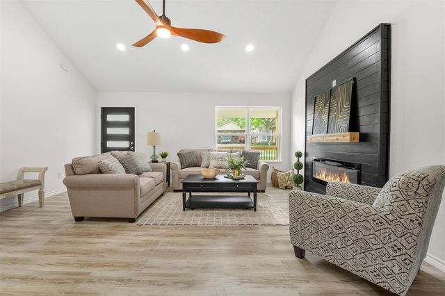 90 Coolcrest Drive, Point Blank, TX 77364
