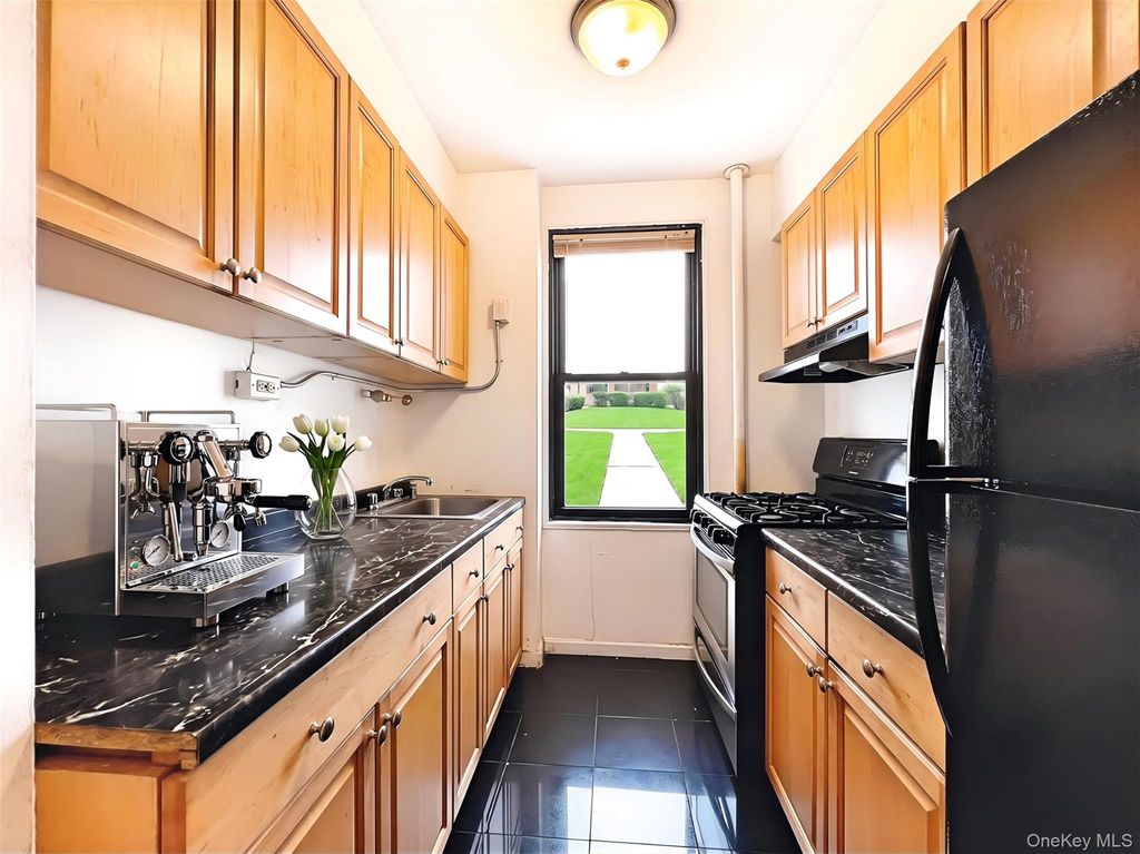 98-50 63 Drive 1E, Rego Park, NY 11374