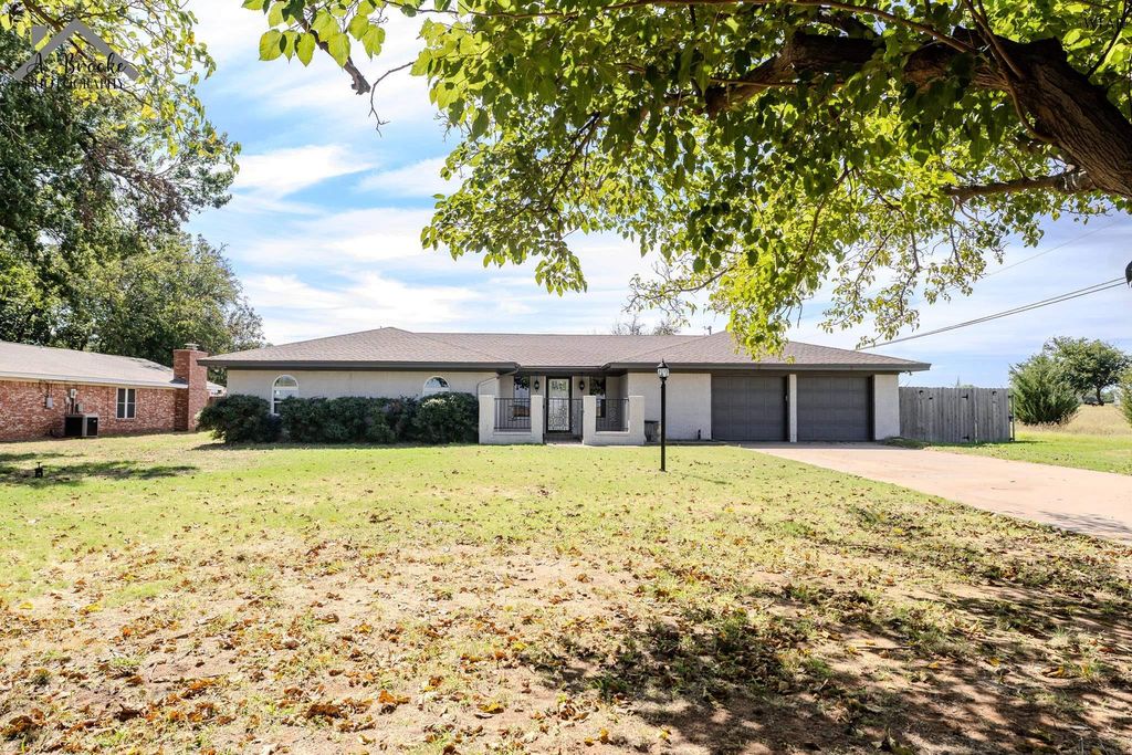 1120 E SYCAMORE DRIVE, Burkburnett, TX 76354
