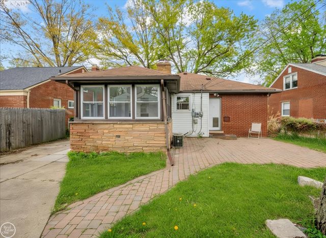 2313 Stanhope Street, Grosse Pointe Woods, MI 48236