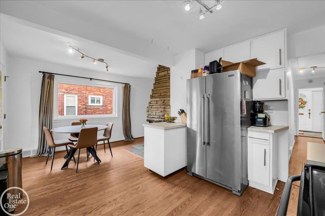 2313 Stanhope Street, Grosse Pointe Woods, MI 48236
