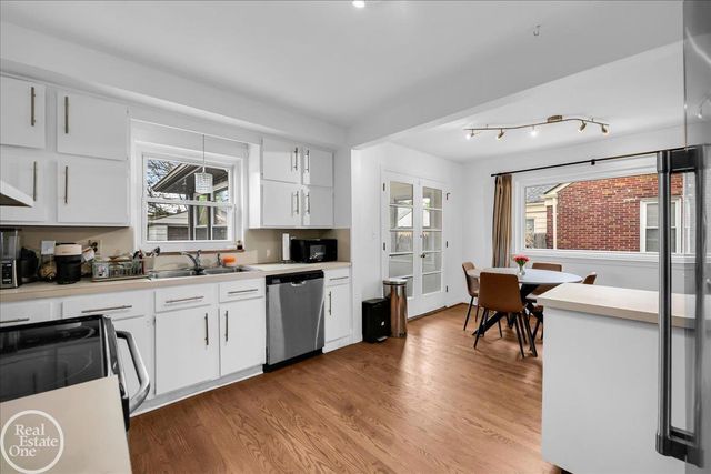 2313 Stanhope Street, Grosse Pointe Woods, MI 48236