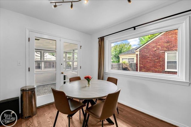 2313 Stanhope Street, Grosse Pointe Woods, MI 48236