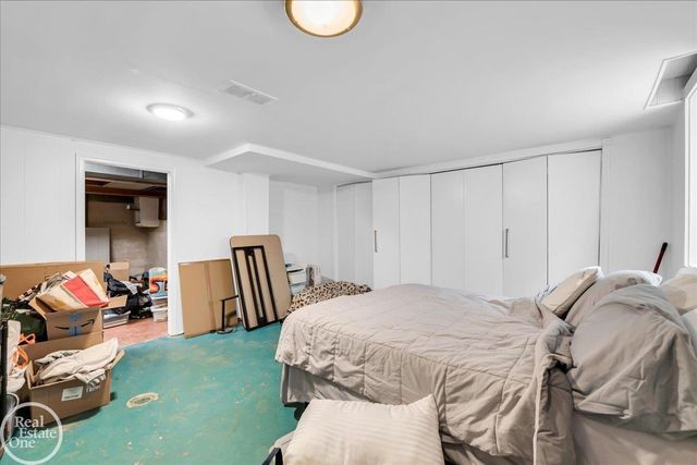 2313 Stanhope Street, Grosse Pointe Woods, MI 48236