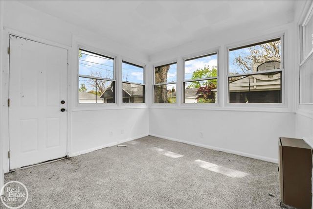 2313 Stanhope Street, Grosse Pointe Woods, MI 48236