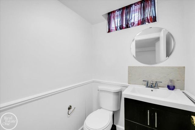 2313 Stanhope Street, Grosse Pointe Woods, MI 48236