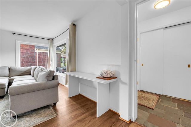 2313 Stanhope Street, Grosse Pointe Woods, MI 48236