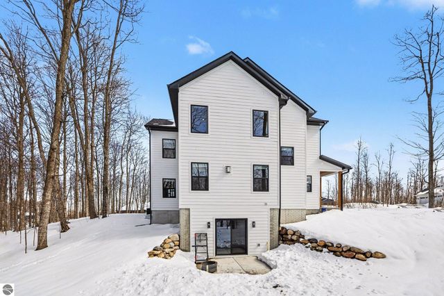 8293 Boca Vista Trail, Traverse City, MI 49684