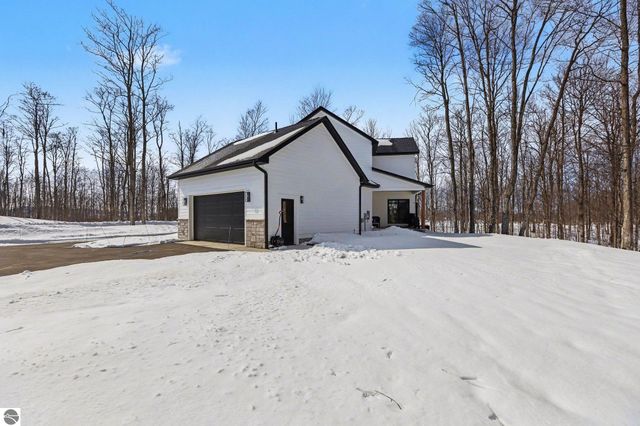 8293 Boca Vista Trail, Traverse City, MI 49684