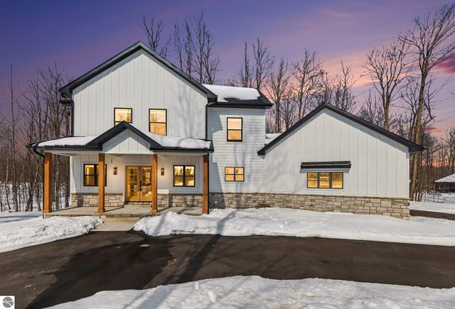 8293 Boca Vista Trail, Traverse City, MI 49684