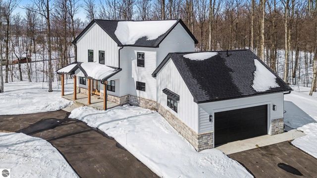 8293 Boca Vista Trail, Traverse City, MI 49684