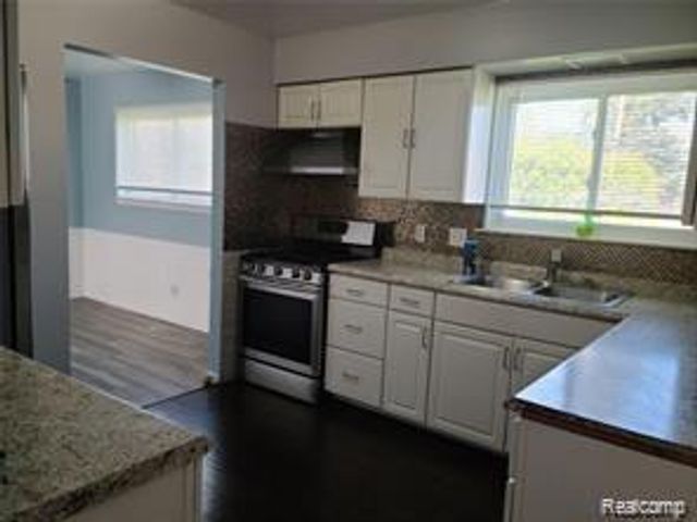 30732 NEWPORT Drive, Warren, MI 48088