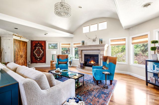 2584 E Varco Via Ct, Boise, ID 83712