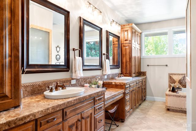 2584 E Varco Via Ct, Boise, ID 83712