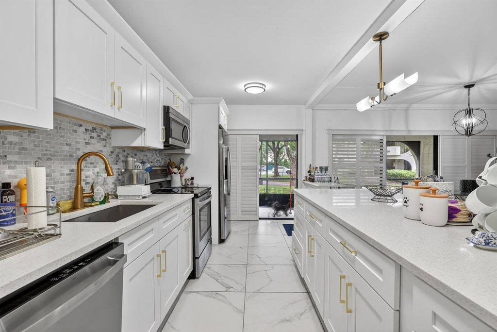 6328 W Longboat Ln Lane W 101, Boca Raton, FL 33433