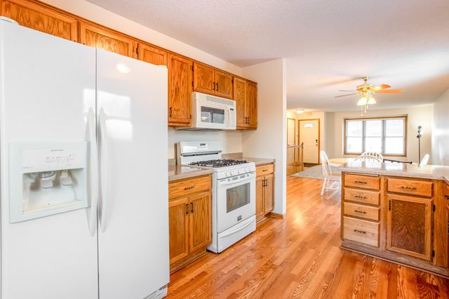 2339 Highwood Avenue E, Maplewood, MN 55119