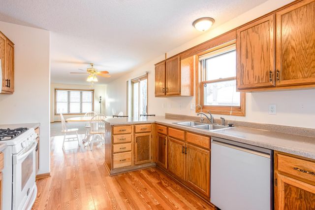 2339 Highwood Avenue E, Maplewood, MN 55119