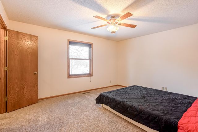 2339 Highwood Avenue E, Maplewood, MN 55119