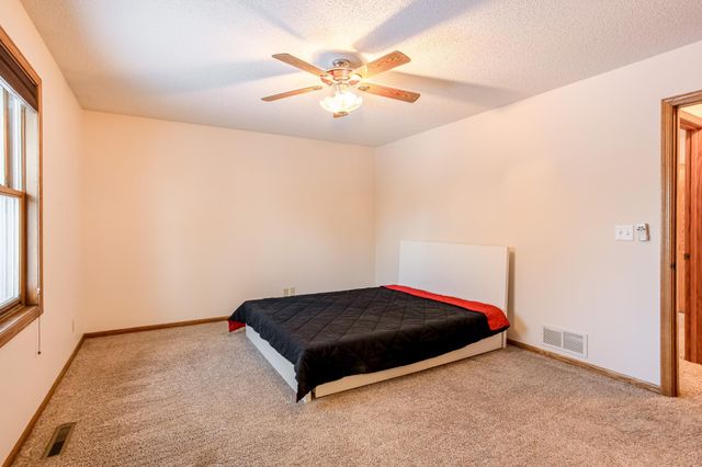 2339 Highwood Avenue E, Maplewood, MN 55119