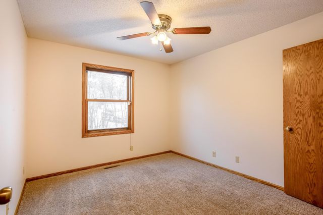 2339 Highwood Avenue E, Maplewood, MN 55119