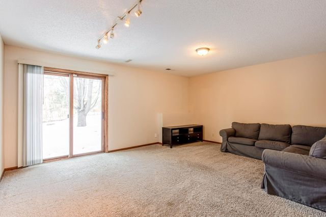 2339 Highwood Avenue E, Maplewood, MN 55119