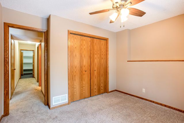 2339 Highwood Avenue E, Maplewood, MN 55119