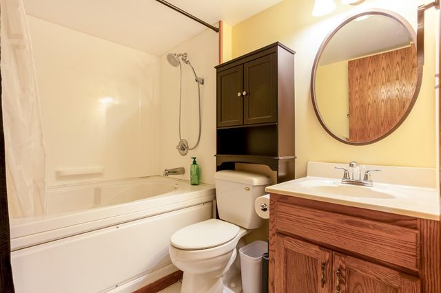 2339 Highwood Avenue E, Maplewood, MN 55119