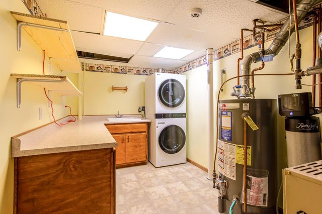 2339 Highwood Avenue E, Maplewood, MN 55119