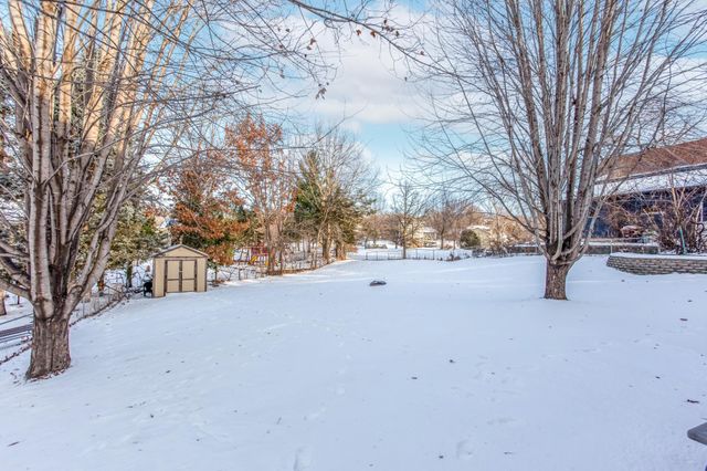 2339 Highwood Avenue E, Maplewood, MN 55119