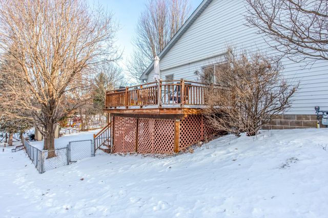 2339 Highwood Avenue E, Maplewood, MN 55119