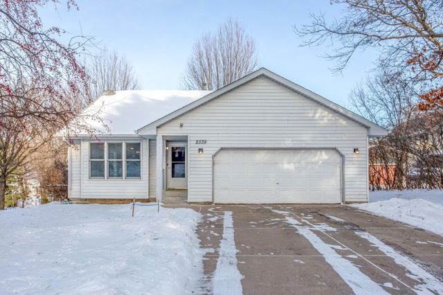 2339 Highwood Avenue E, Maplewood, MN 55119