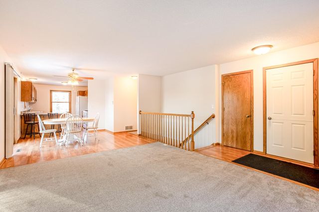 2339 Highwood Avenue E, Maplewood, MN 55119