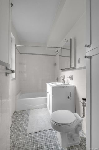 78-42 Main Street 3J, Flushing, NY 11747