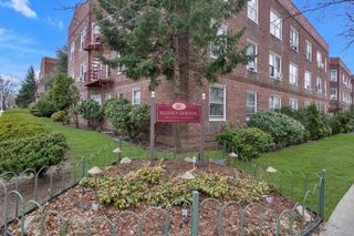 78-42 Main Street 3J, Flushing, NY 11747