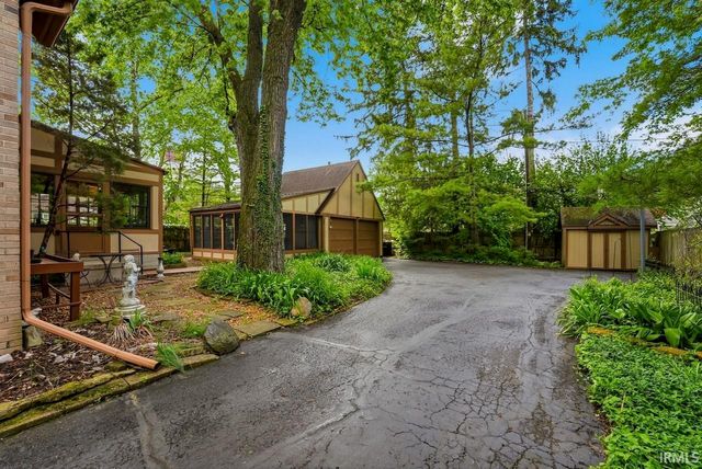 2245 W Warwick Road, Muncie, IN 47304