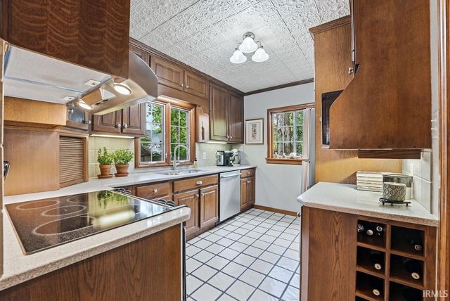 2245 W Warwick Road, Muncie, IN 47304