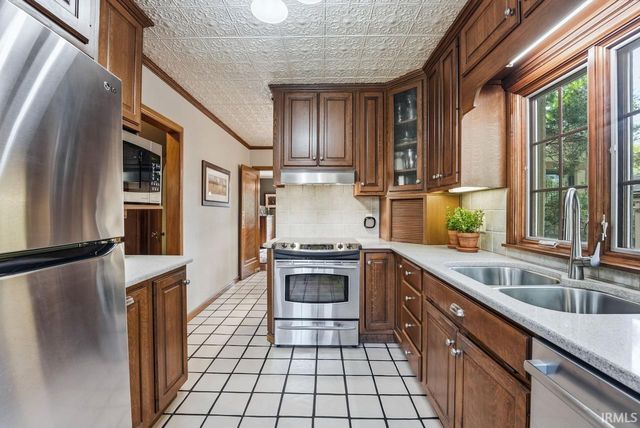2245 W Warwick Road, Muncie, IN 47304
