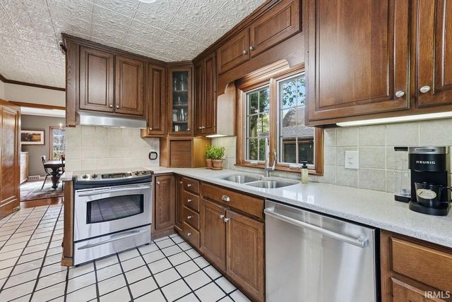 2245 W Warwick Road, Muncie, IN 47304