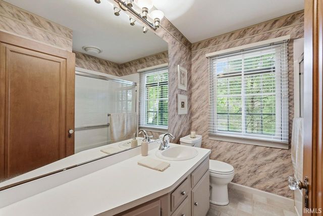 2245 W Warwick Road, Muncie, IN 47304