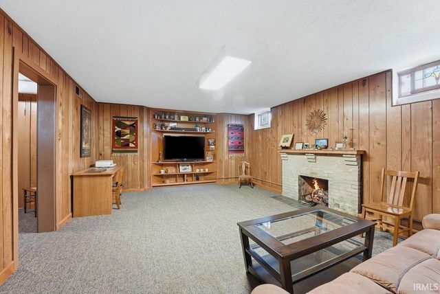 2245 W Warwick Road, Muncie, IN 47304