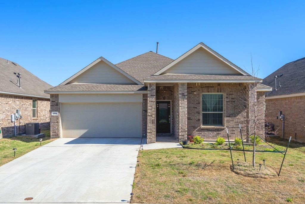 1713 Lake Grove Drive, Little Elm, TX 75068