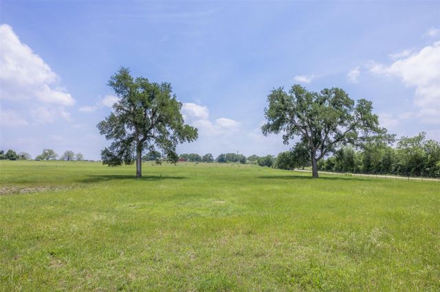 1016 County Road 306, Rockdale, TX 76567
