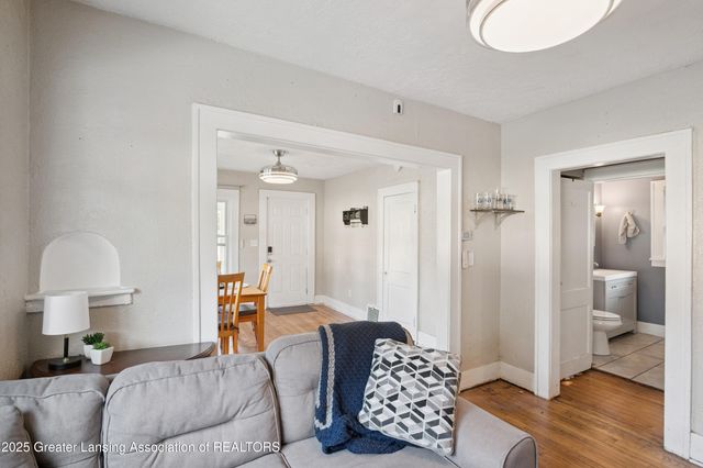 1017 W Barnes Avenue, Lansing, MI 48910