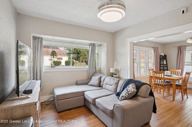 1017 W Barnes Avenue, Lansing, MI 48910